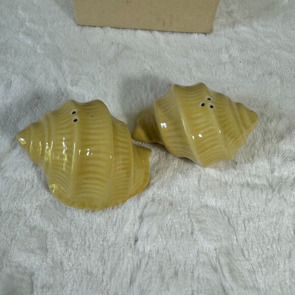 Andrea By Sadek Yellow Seashell Salt & Pepper Shakers Set - Picture 1 of 9